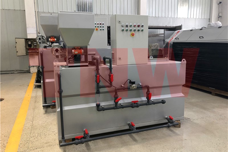 三腔全自动加药装置